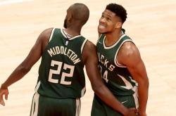 开云体育官方网站-雄鹿碾压新疆队，欧文刷新纪录