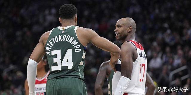 包含雄鹿战国王，字母哥米德尔顿鲍尔三巨头大爆发的词条