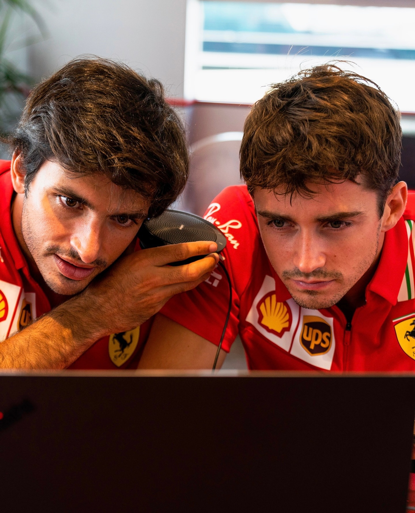 包含法拉利横扫威廉姆斯，塞恩斯关键制胜的词条