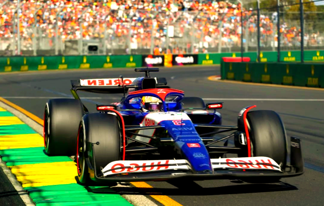 关于红牛二队逆转雷诺车队，塞恩斯统治全场的信息