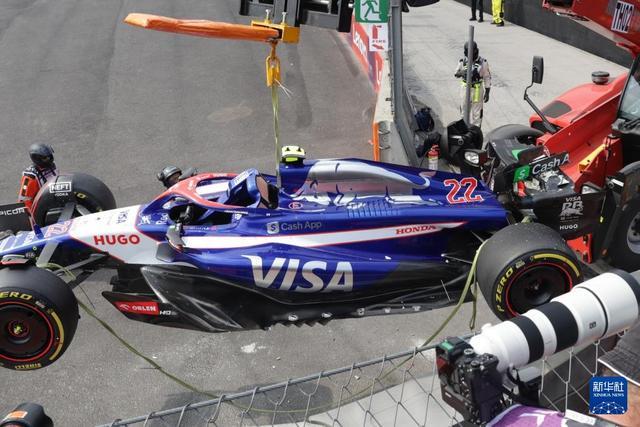 关于红牛二队逆转雷诺车队，塞恩斯统治全场的信息