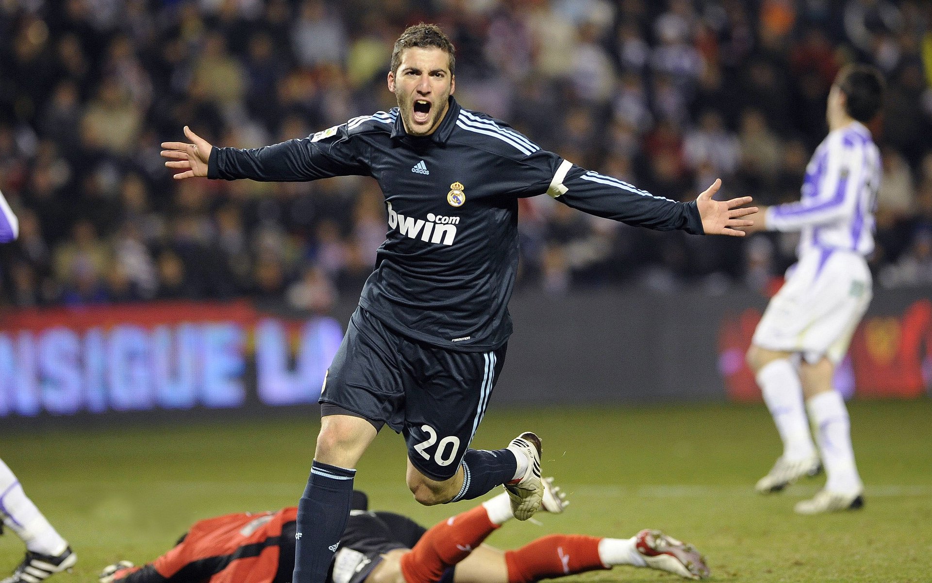 年度焦点之战之夜,克莱·汤普森如何以完美节奏完全掌控赛场