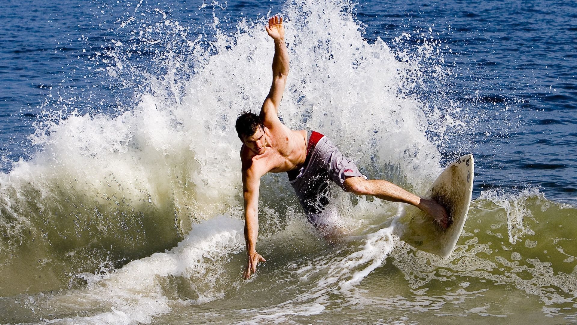 绝杀之夜，法国足球的利刃与乒乓的火焰，体育精神的跨界交响